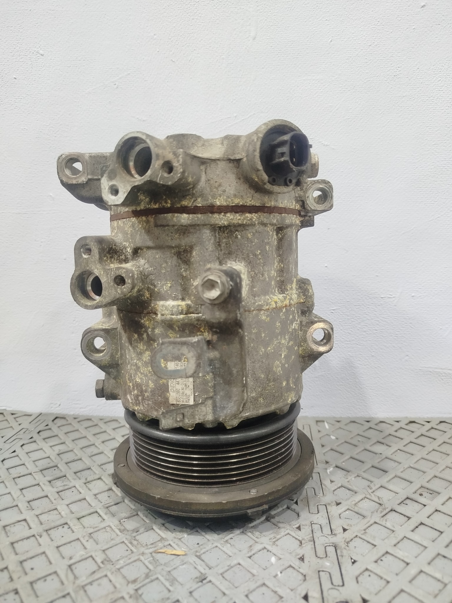 КОМПРЕССОР КОНДИЦИОНЕРА TOYOTA DAIHATSU 8831006240 F2016Z