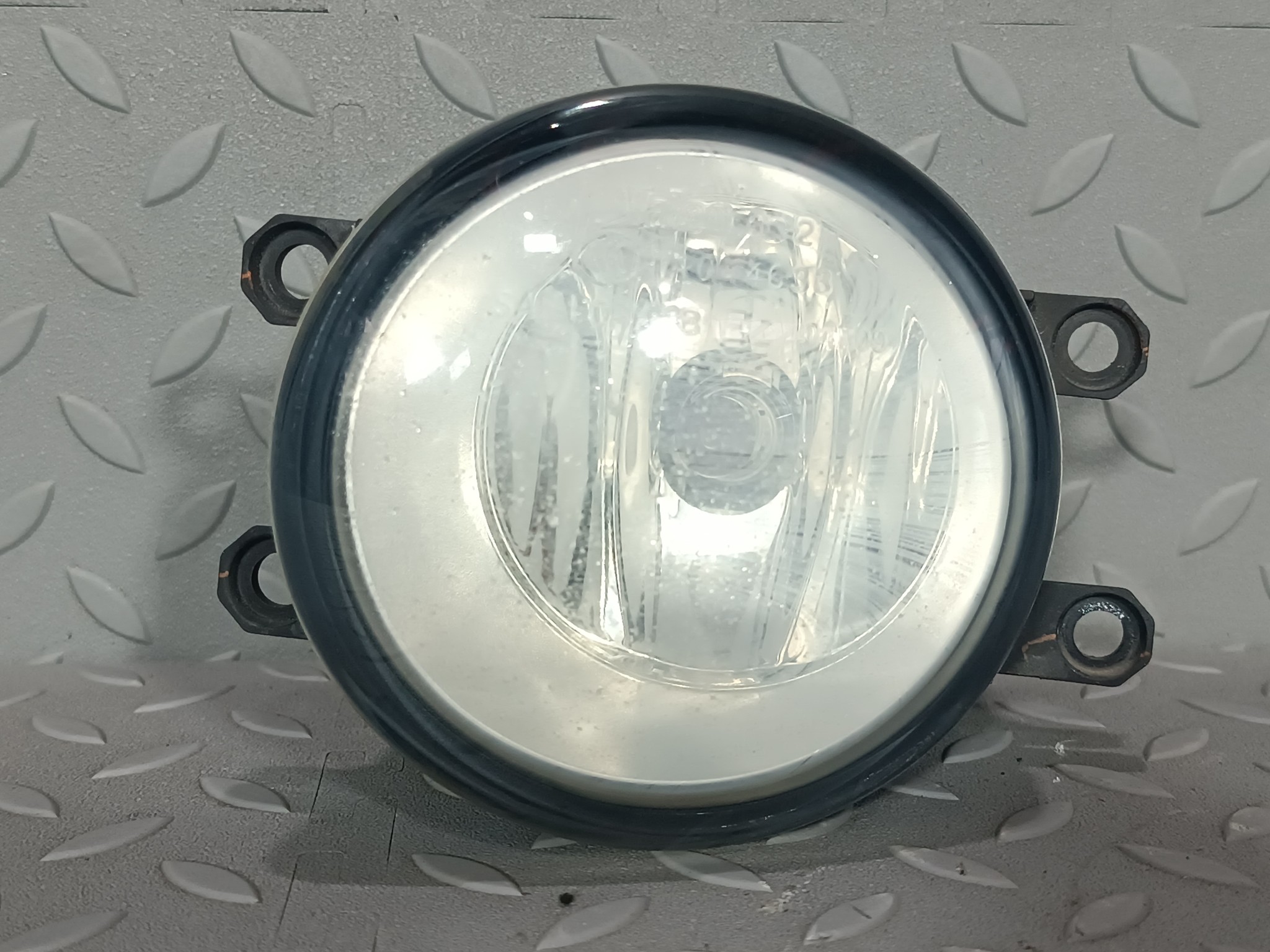 ТУМАНКА TOYOTA DAIHATSU SUBARU LEXUS SUZUKI MITSUBISHI ЛЕВАЯ 812200D040 YE047Z