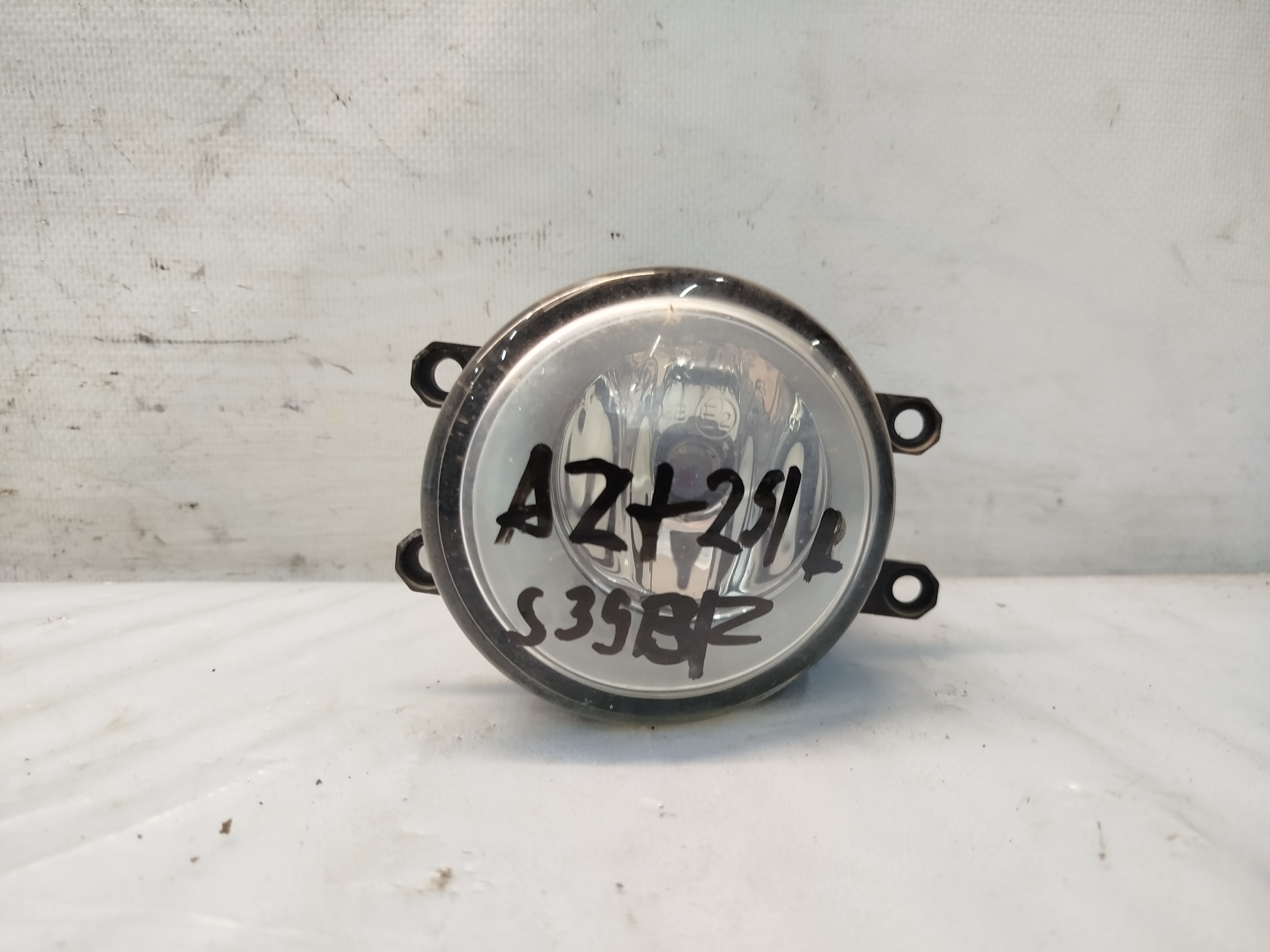 ТУМАНКА TOYOTA DAIHATSU SUBARU LEXUS SUZUKI MITSUBISHI ЛЕВАЯ 812200D040 S3931Z