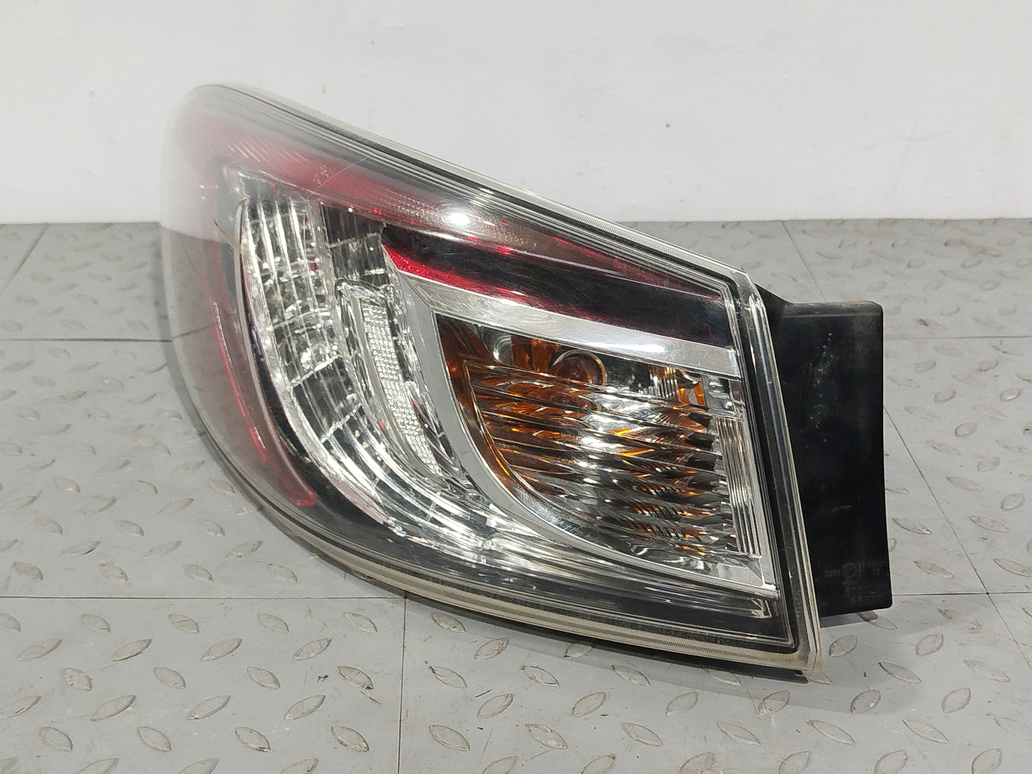 ФОНАРЬ MAZDA ЛЕВЫЙ BBP351160E  TA1942