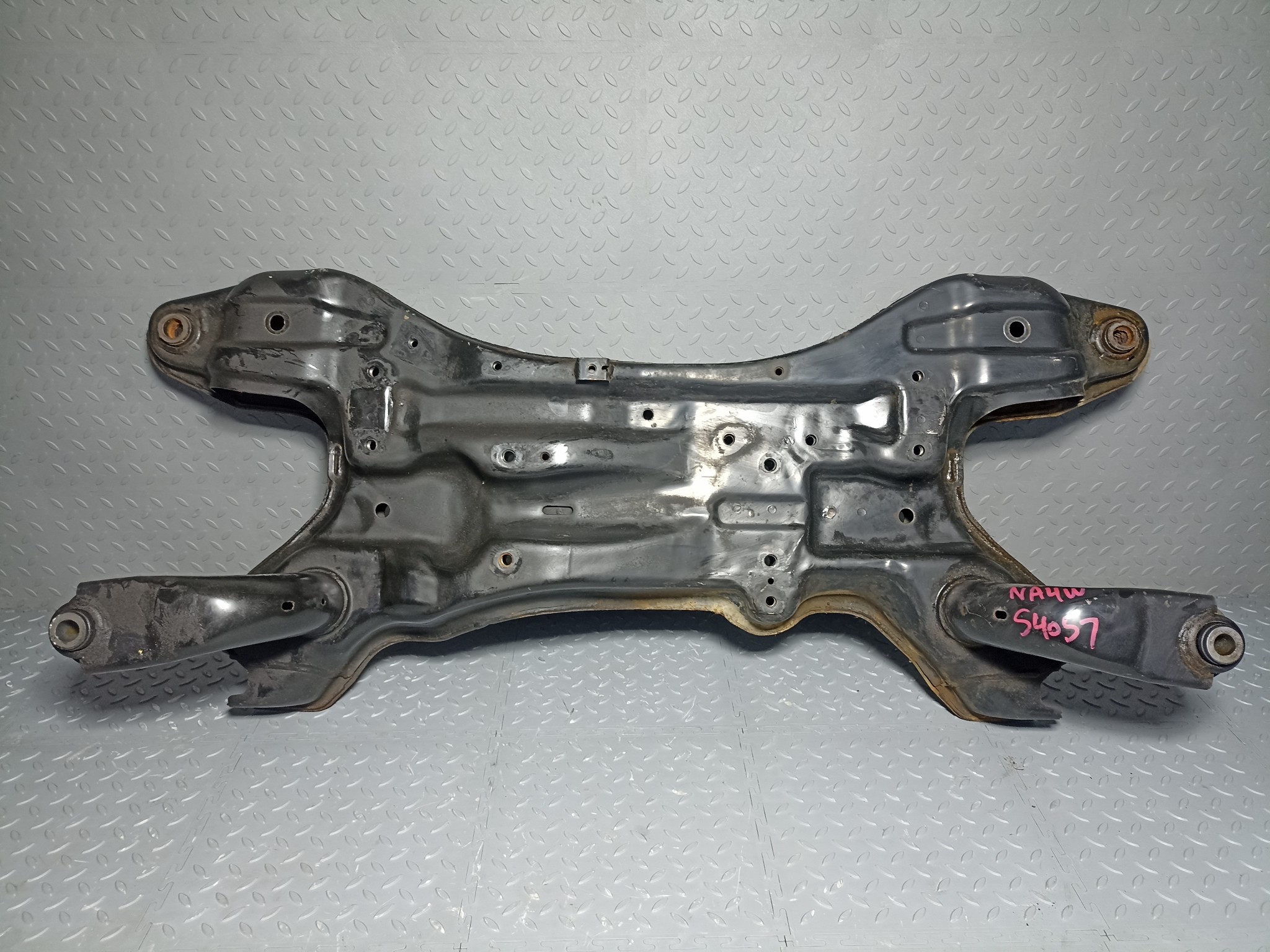 БАЛКА Двигатель/ПОДРАМНИК MITSUBISHI ПЕРЕДНЯЯ MR594300  S4057