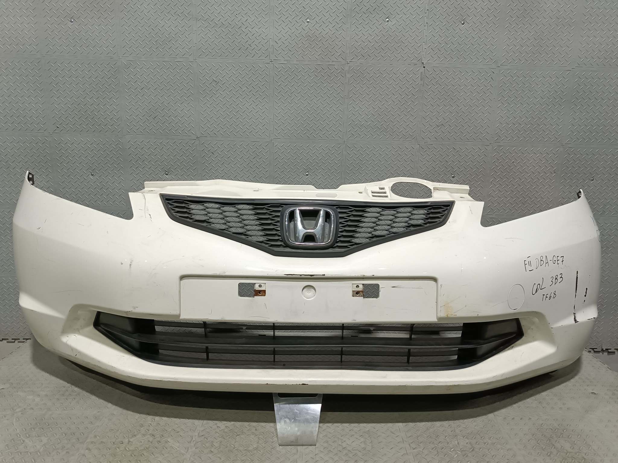 БАМПЕР HONDA FIT 04711TF0G00ZZ ПЕРЕДНИЙ белый X129