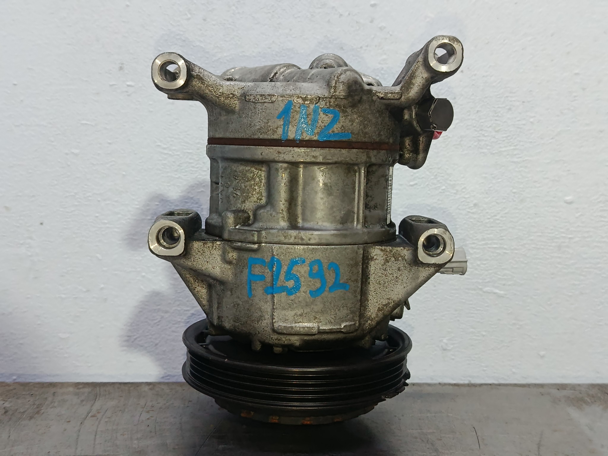КОМПРЕССОР КОНДИЦИОНЕРА TOYOTA 8831052720 F2592Z