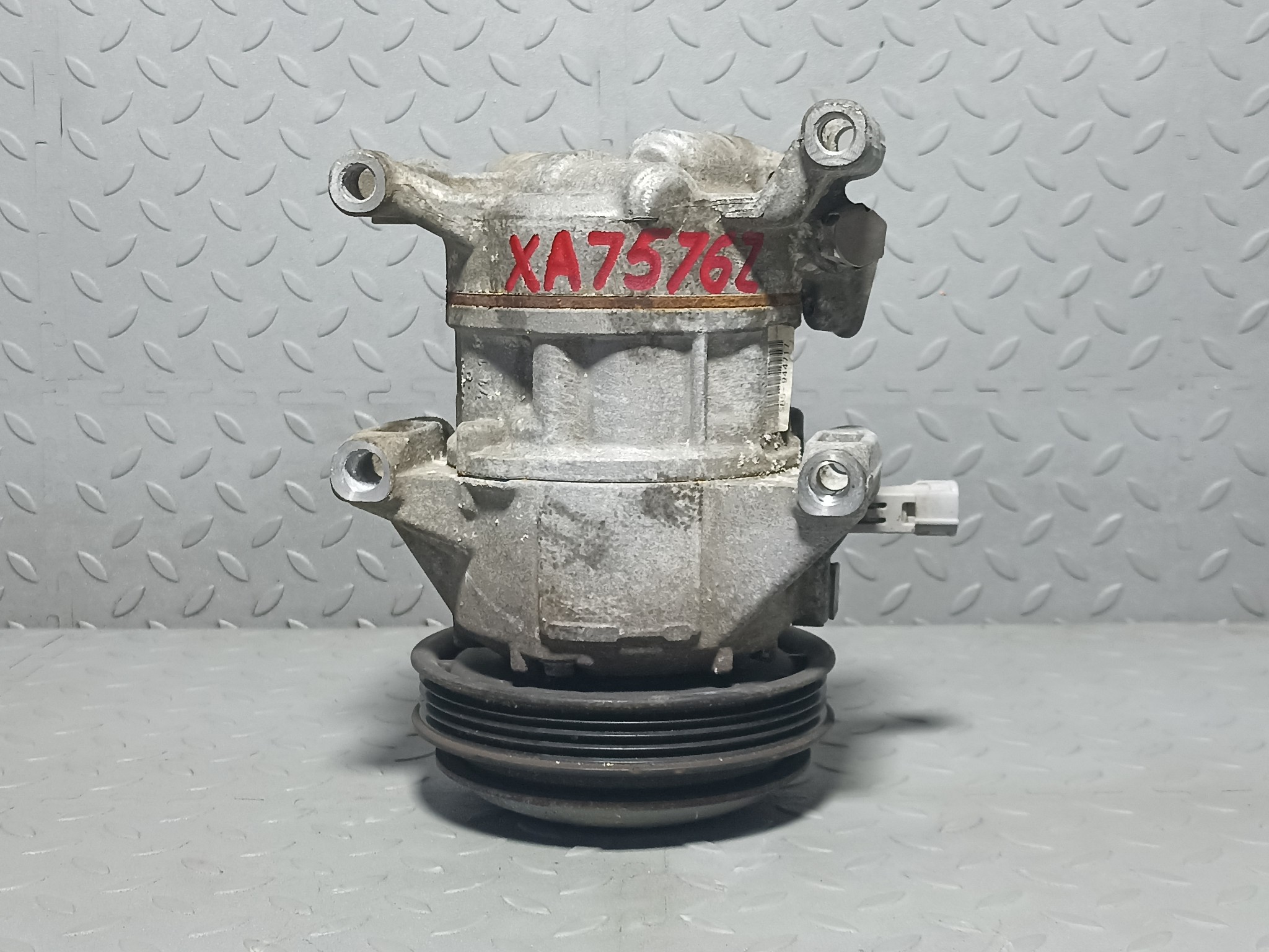 КОМПРЕССОР КОНДИЦИОНЕРА TOYOTA 8831052720 XA7576Z