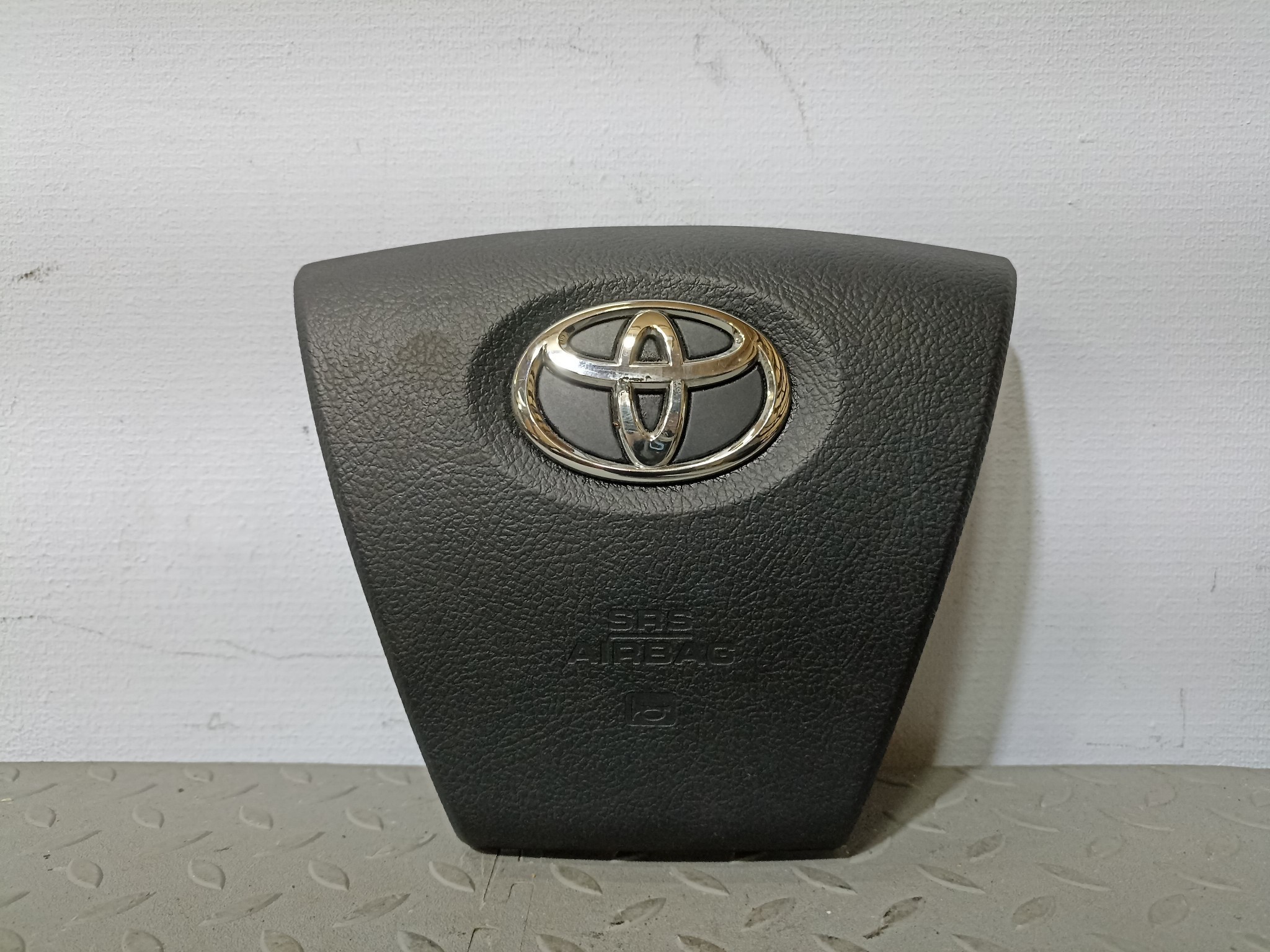AIRBAG НА РУЛЬ TOYOTA DAIHATSU 4513033490C0 черный, 070 YE047
