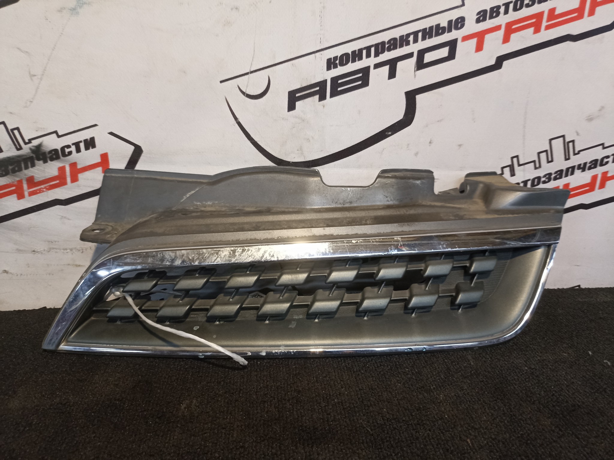 РЕШЕТКА РАДИАТОРА NISSAN ЛЕВАЯ QA5367Z