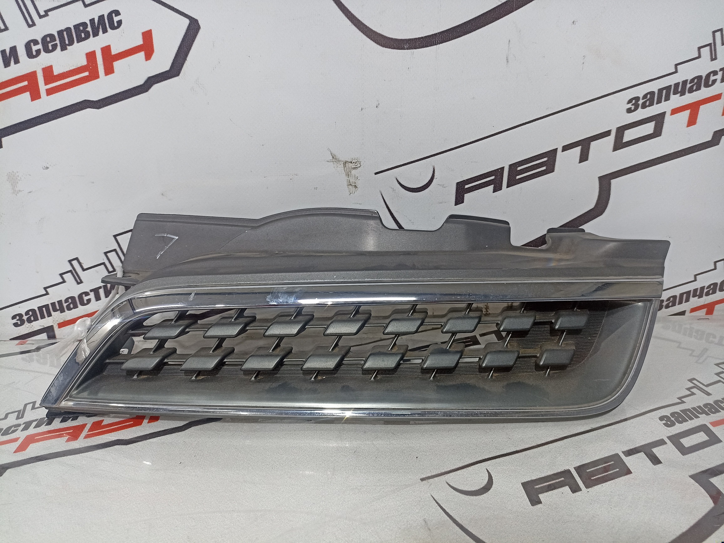 РЕШЕТКА РАДИАТОРА NISSAN ЛЕВАЯ NA6002Z