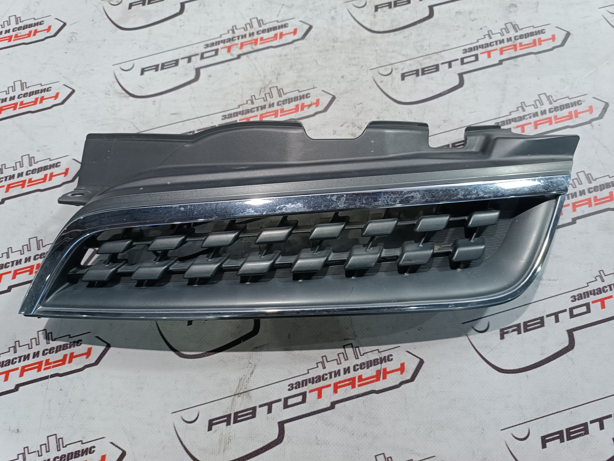 РЕШЕТКА РАДИАТОРА NISSAN ЛЕВАЯ KA7025Z
