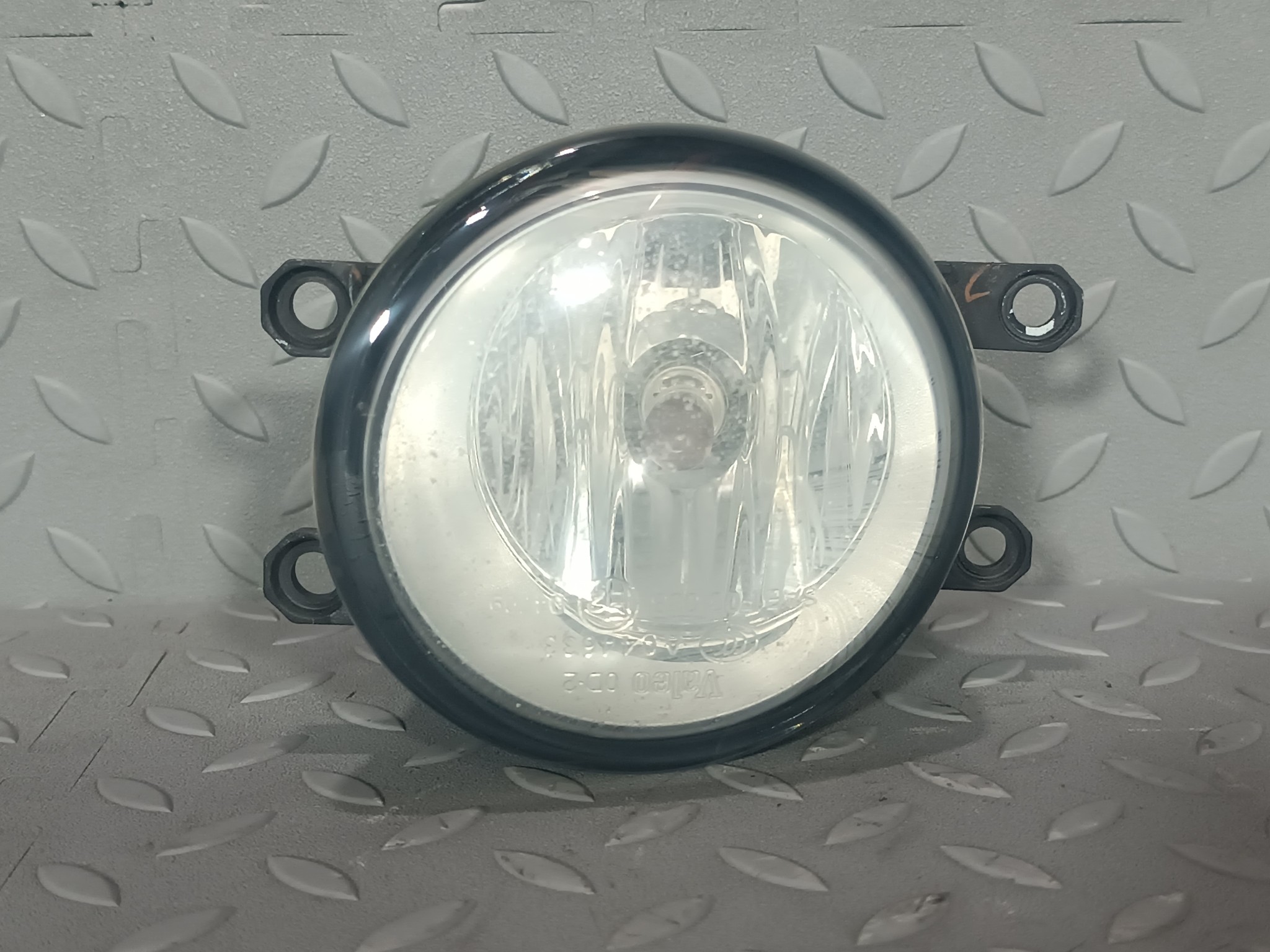ТУМАНКА TOYOTA DAIHATSU SUBARU LEXUS SUZUKI MITSUBISHI ПРАВАЯ 812100D040 YE047Z