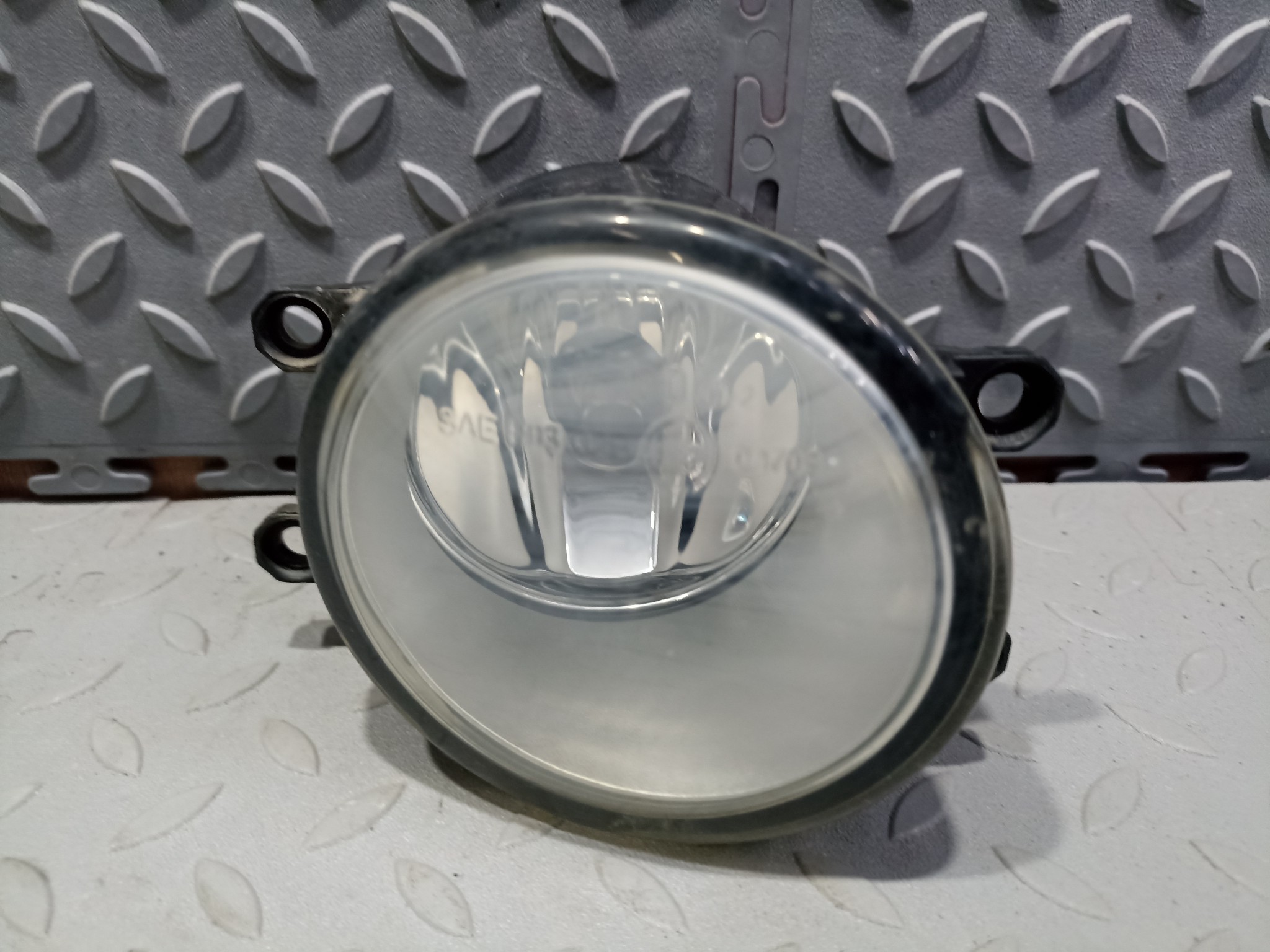 ТУМАНКА TOYOTA DAIHATSU SUBARU LEXUS SUZUKI MITSUBISHI ПРАВАЯ 812100D040 XE392Z