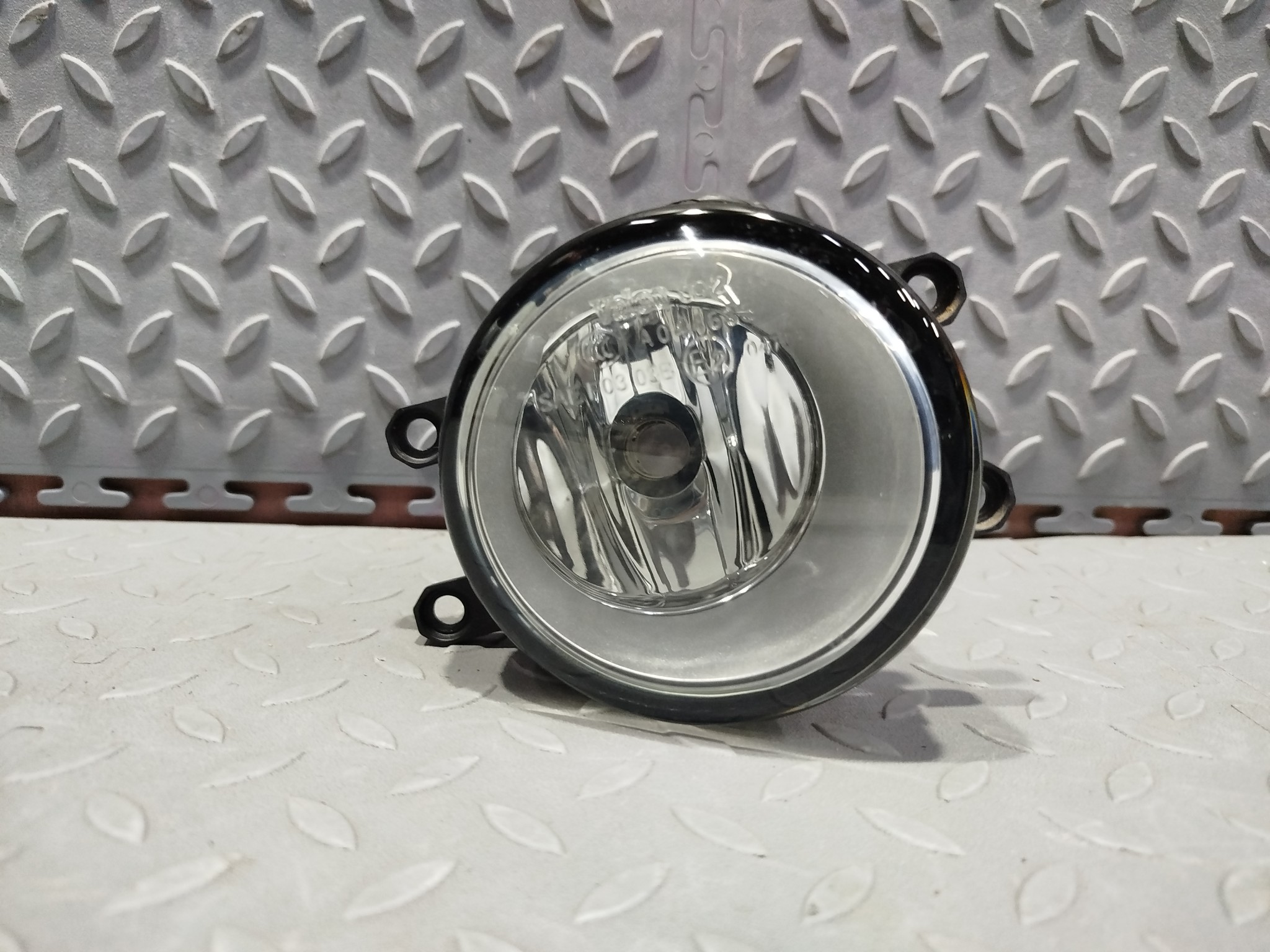 ТУМАНКА TOYOTA DAIHATSU SUBARU LEXUS SUZUKI MITSUBISHI ПРАВАЯ 812100D040 S4221Z