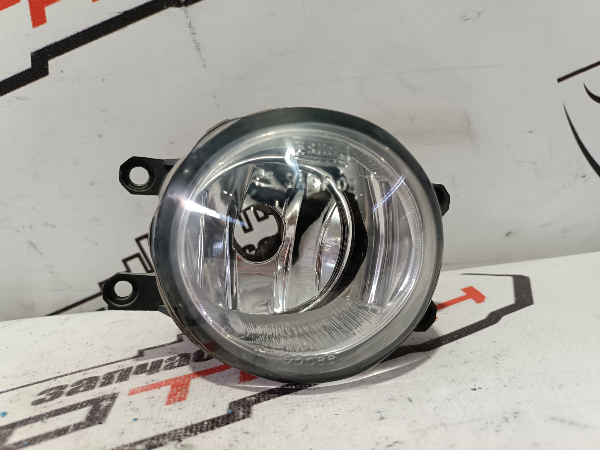 ТУМАНКА TOYOTA DAIHATSU SUBARU LEXUS SUZUKI MITSUBISHI ПРАВАЯ 812100D040 D492