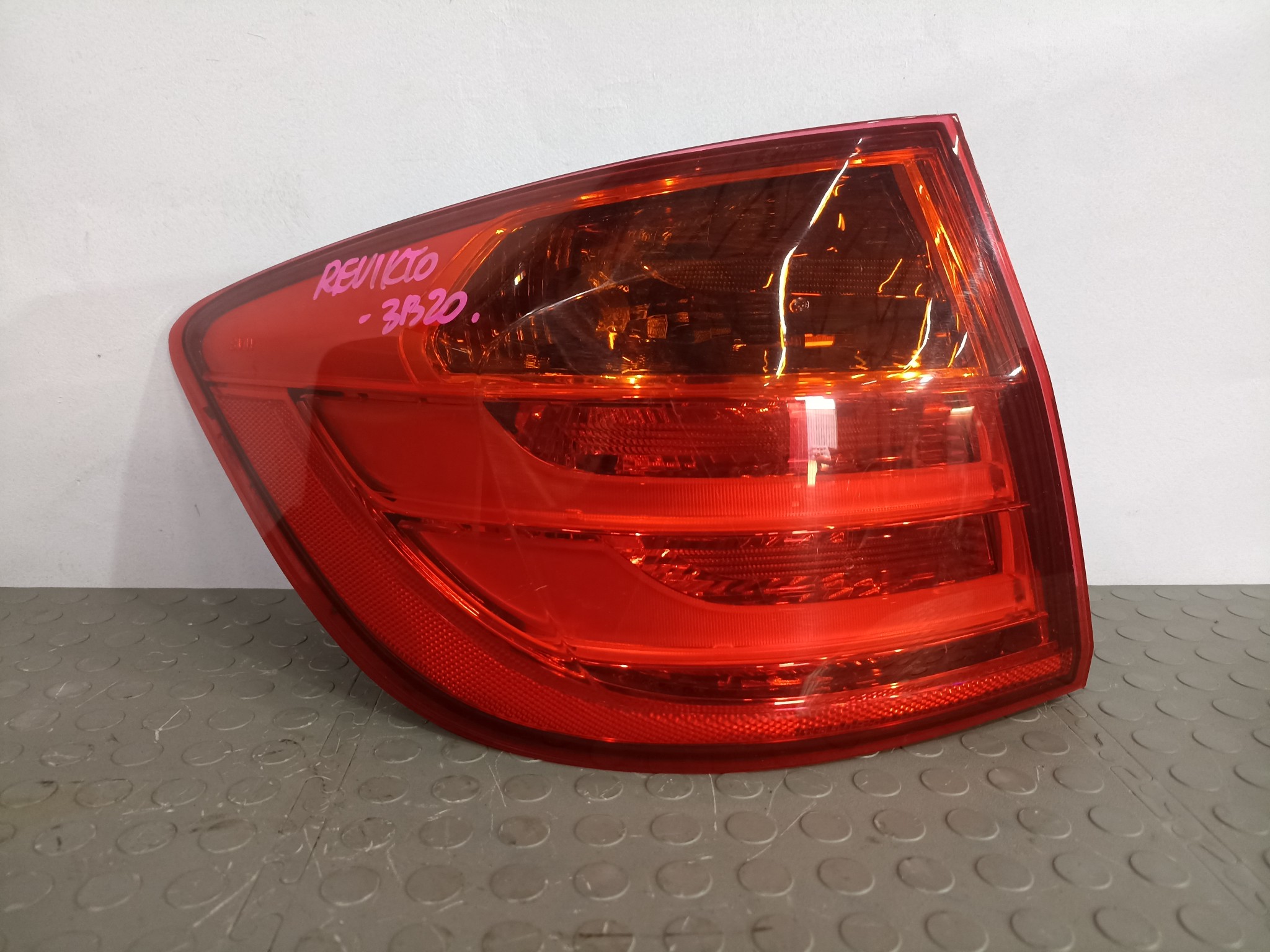 ФОНАРЬ BMW ЛЕВЫЙ 63217429727 FA1046