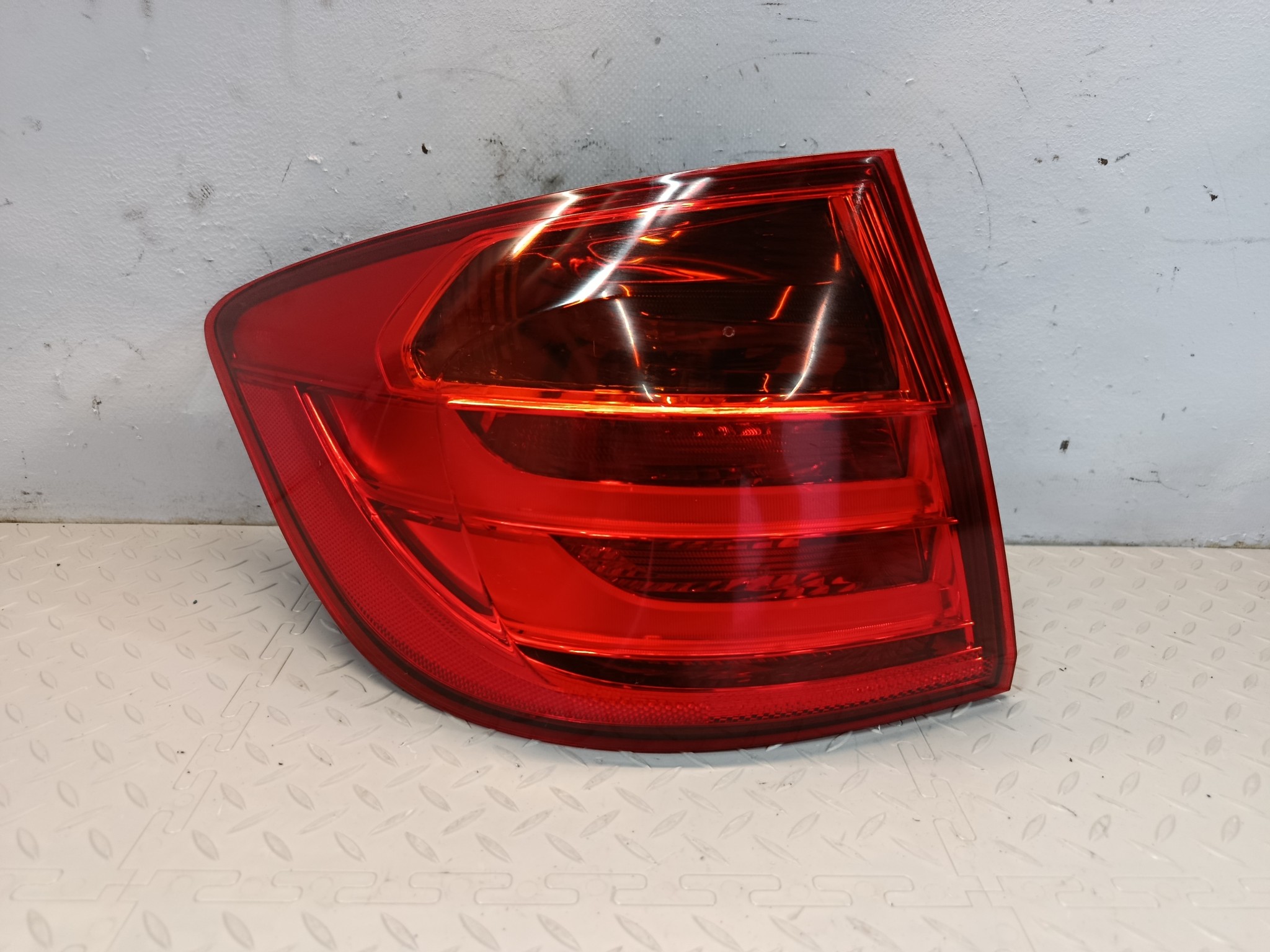 ФОНАРЬ BMW ЛЕВЫЙ 63217429727 FA1008