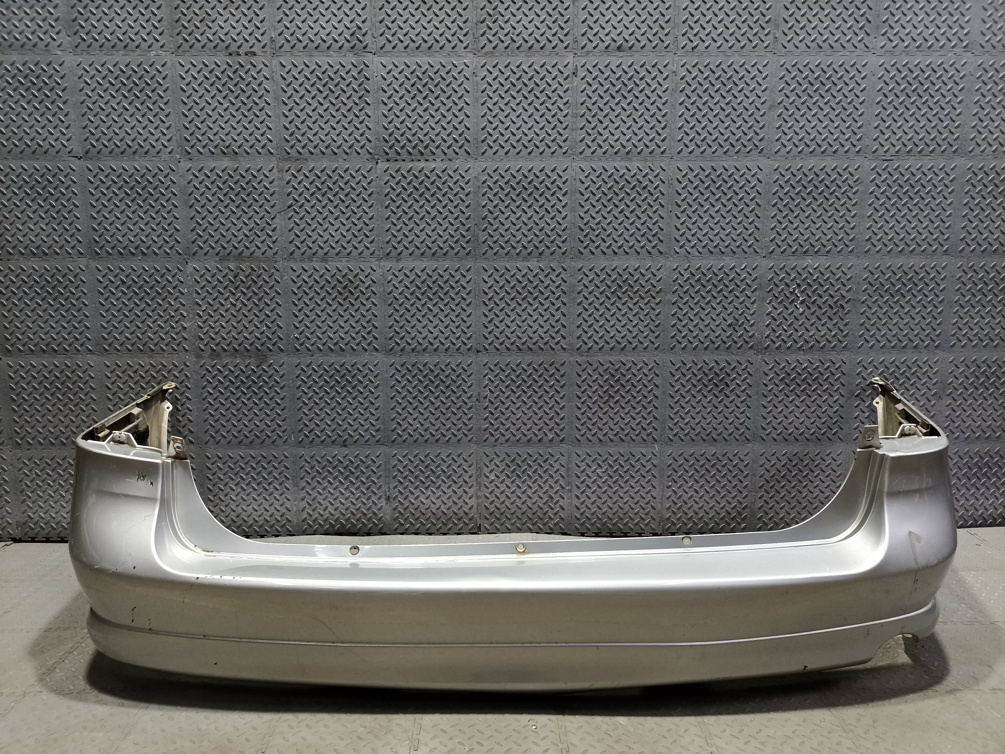 БАМПЕР MAZDA MPV L09350221DAA ЗАДНИЙ  серебро, 22V S4378