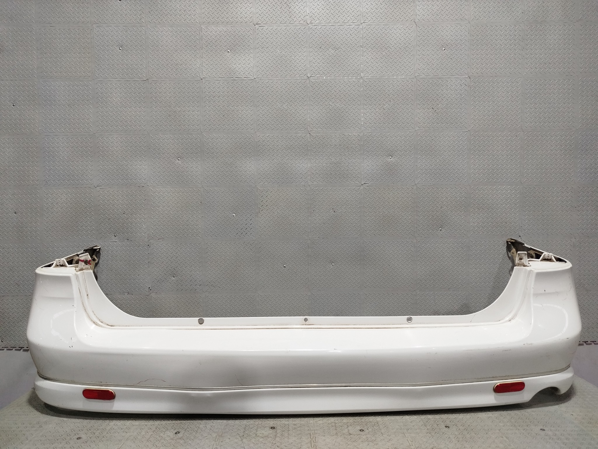 БАМПЕР MAZDA MPV L09350221DAA ЗАДНИЙ  белый, A3D S4000