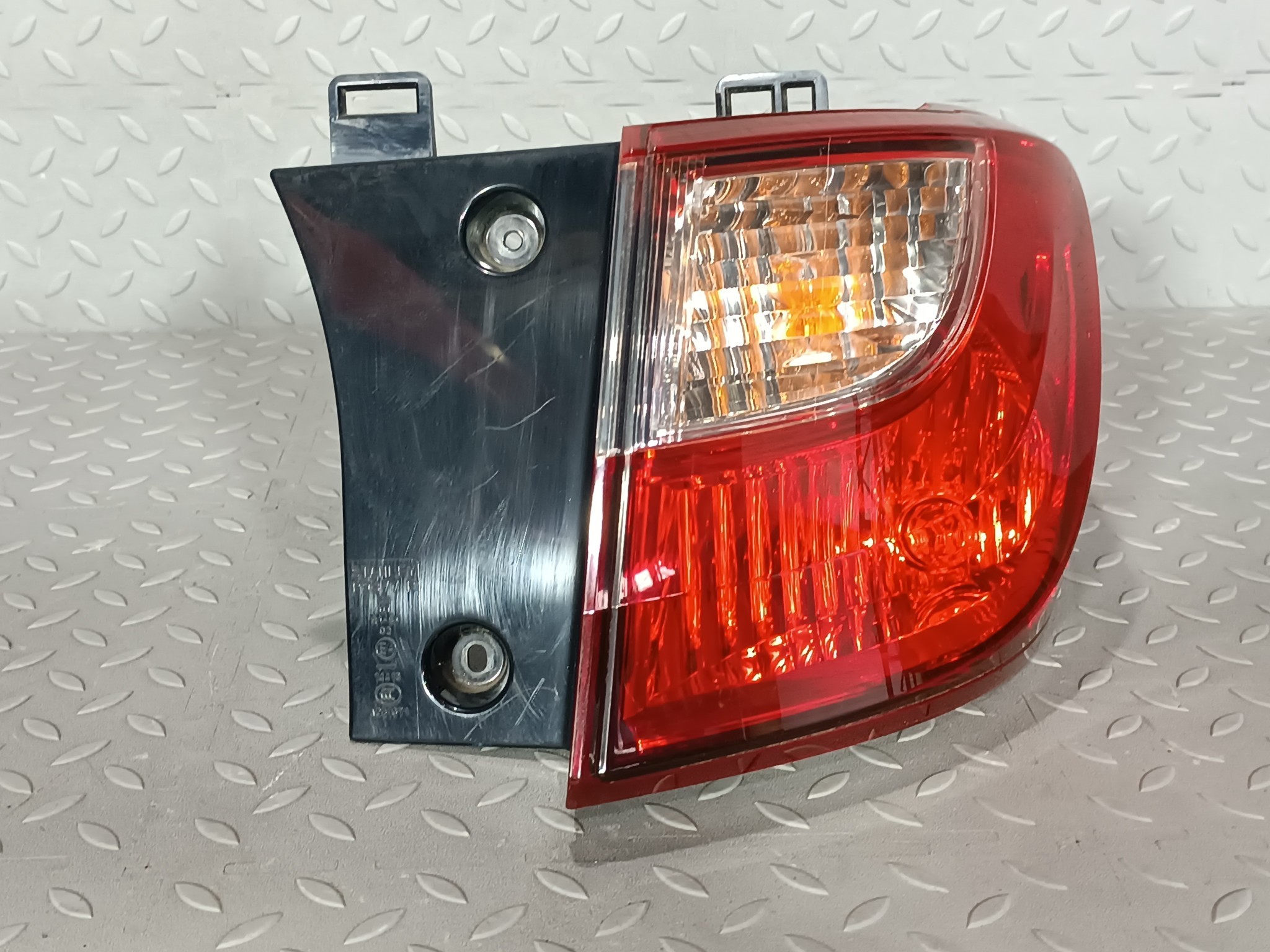 ФОНАРЬ NISSAN MAZDA ПРАВЫЙ C51351150C  GA998