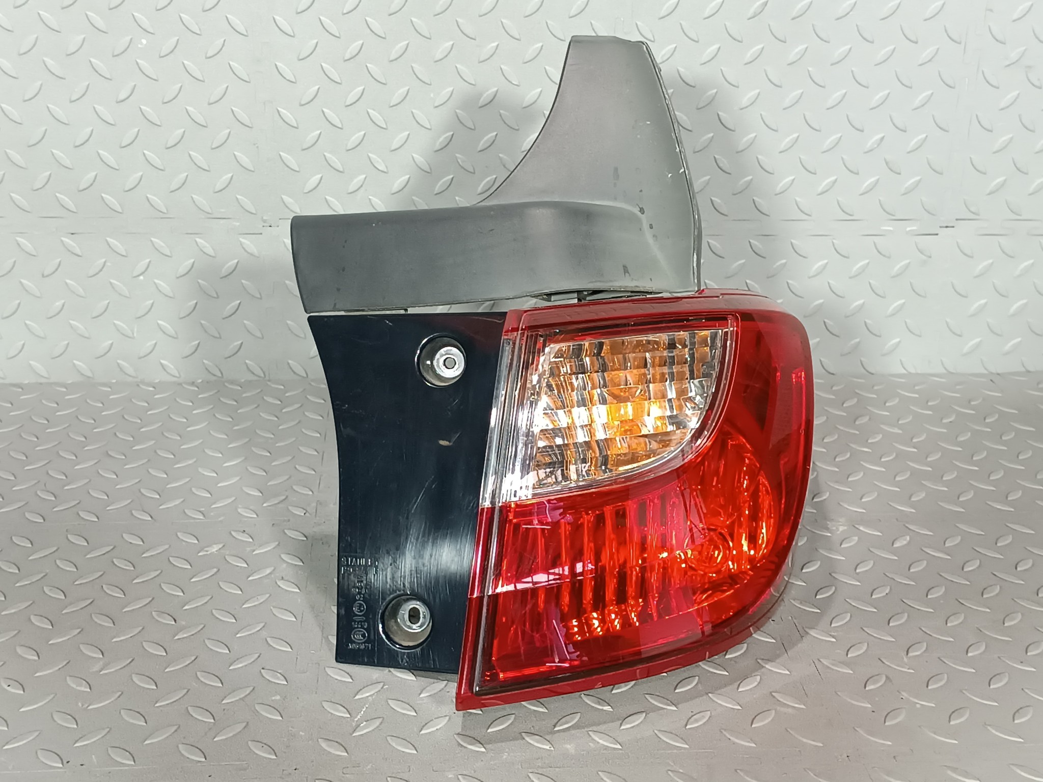 ФОНАРЬ NISSAN MAZDA ПРАВЫЙ C51351150C  GA979