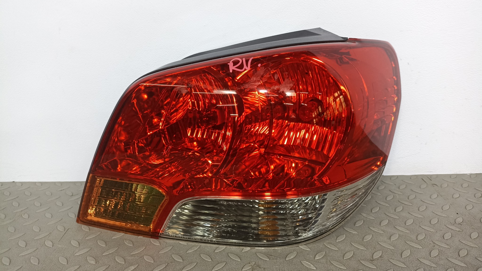 ФОНАРЬ MITSUBISHI ПРАВЫЙ MR954404  FA940