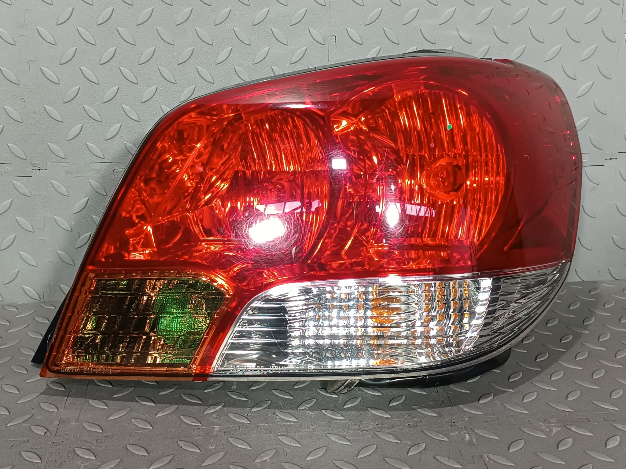 ФОНАРЬ MITSUBISHI ПРАВЫЙ MR954404  GE349