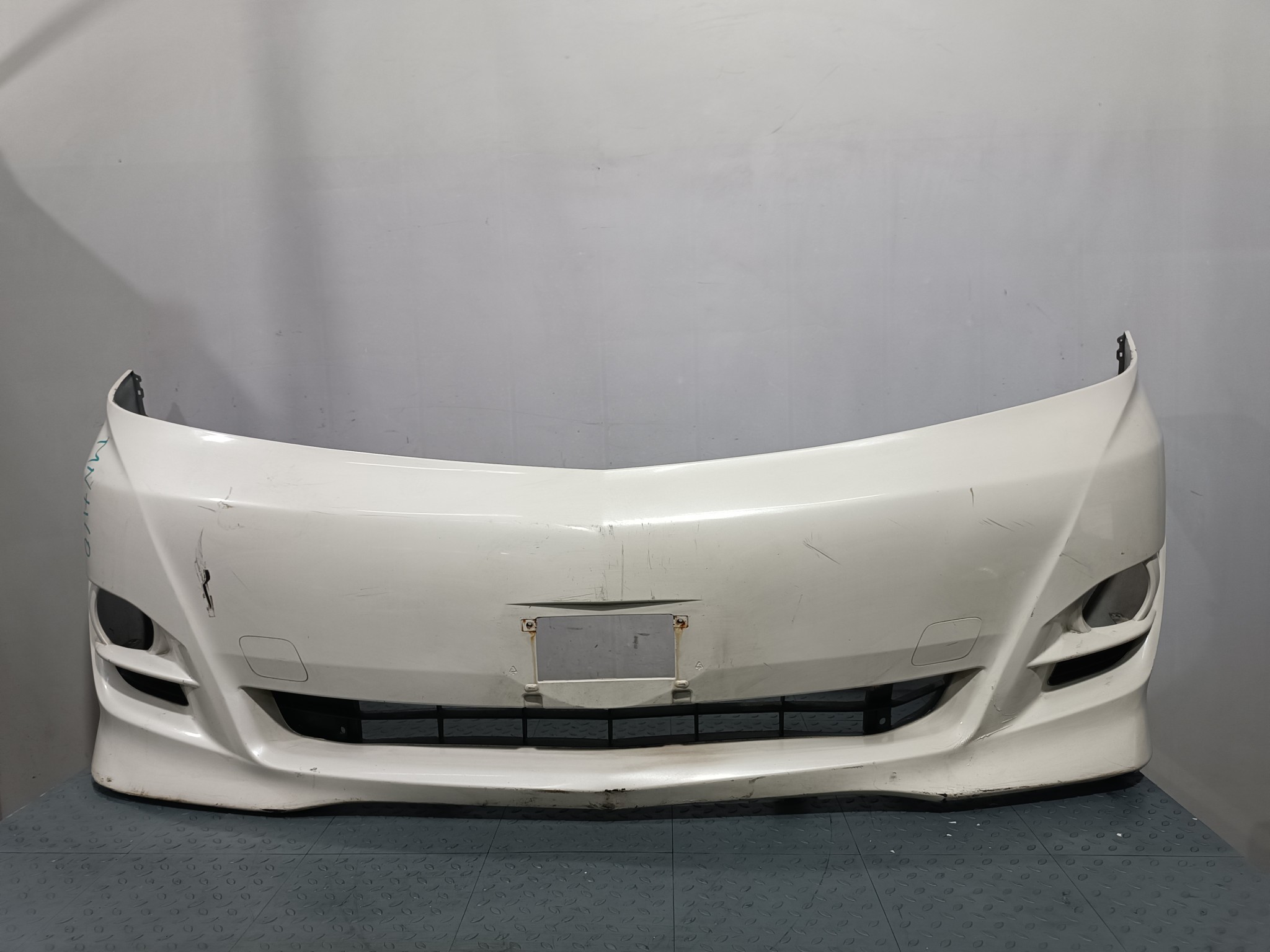 БАМПЕР TOYOTA ALPHARD 5211958150C0 ПЕРЕДНИЙ белый перламутр, 070 QE189Z
