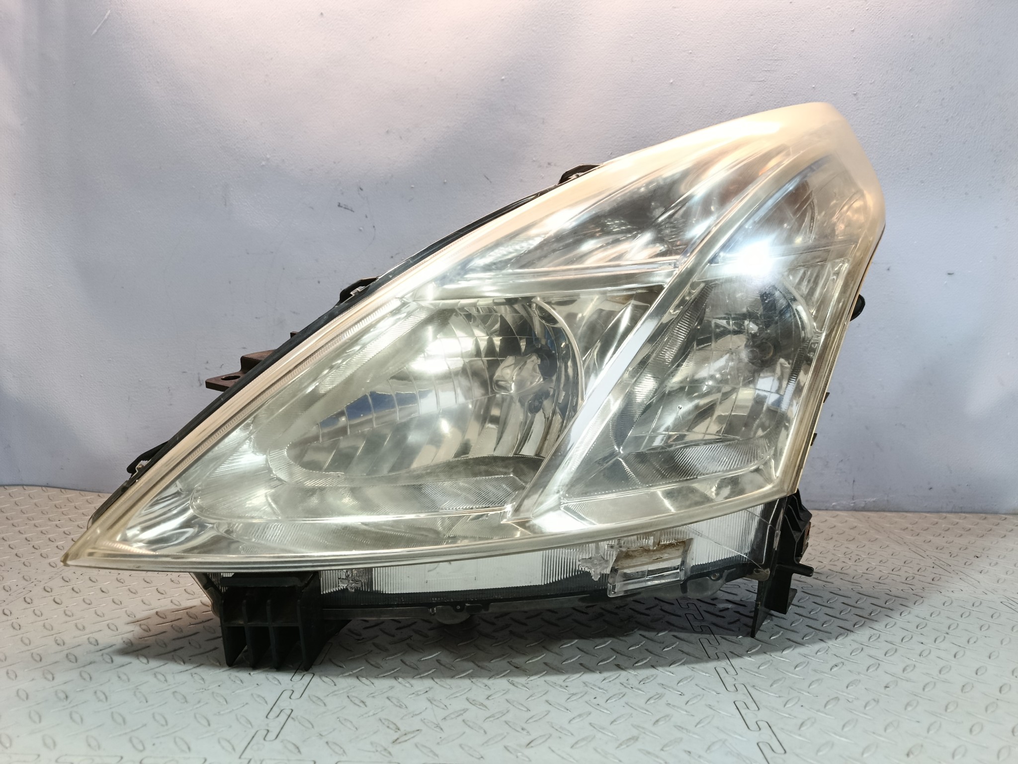 ФАРА NISSAN ЛЕВАЯ 26060JN20A  KB2177